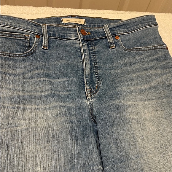 Madewell Distressed 9” High Rise Stretch Jean Raw Edge Waist 32” Inseam 28” - Picture 7 of 16